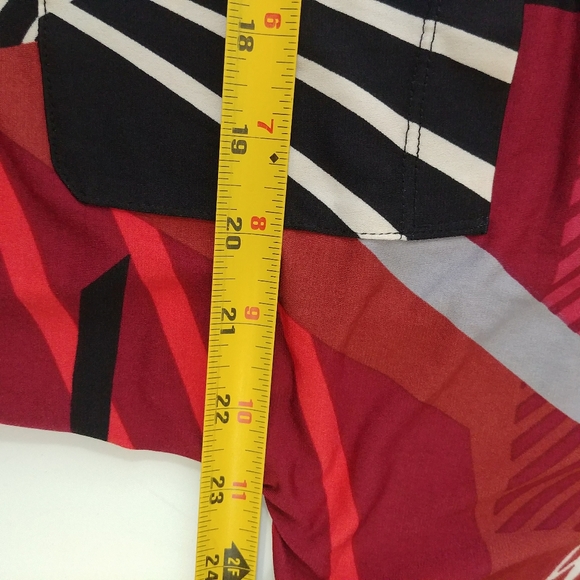 ✨3 for $30✨ Red Print Tunic Button Detail NWOT - Picture 5 of 7